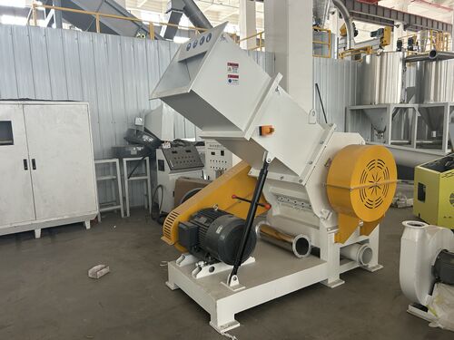 Dernière affaire concernant Cas de produit : Machine de déchiquetage de plastique pour client brésilien de recyclage
