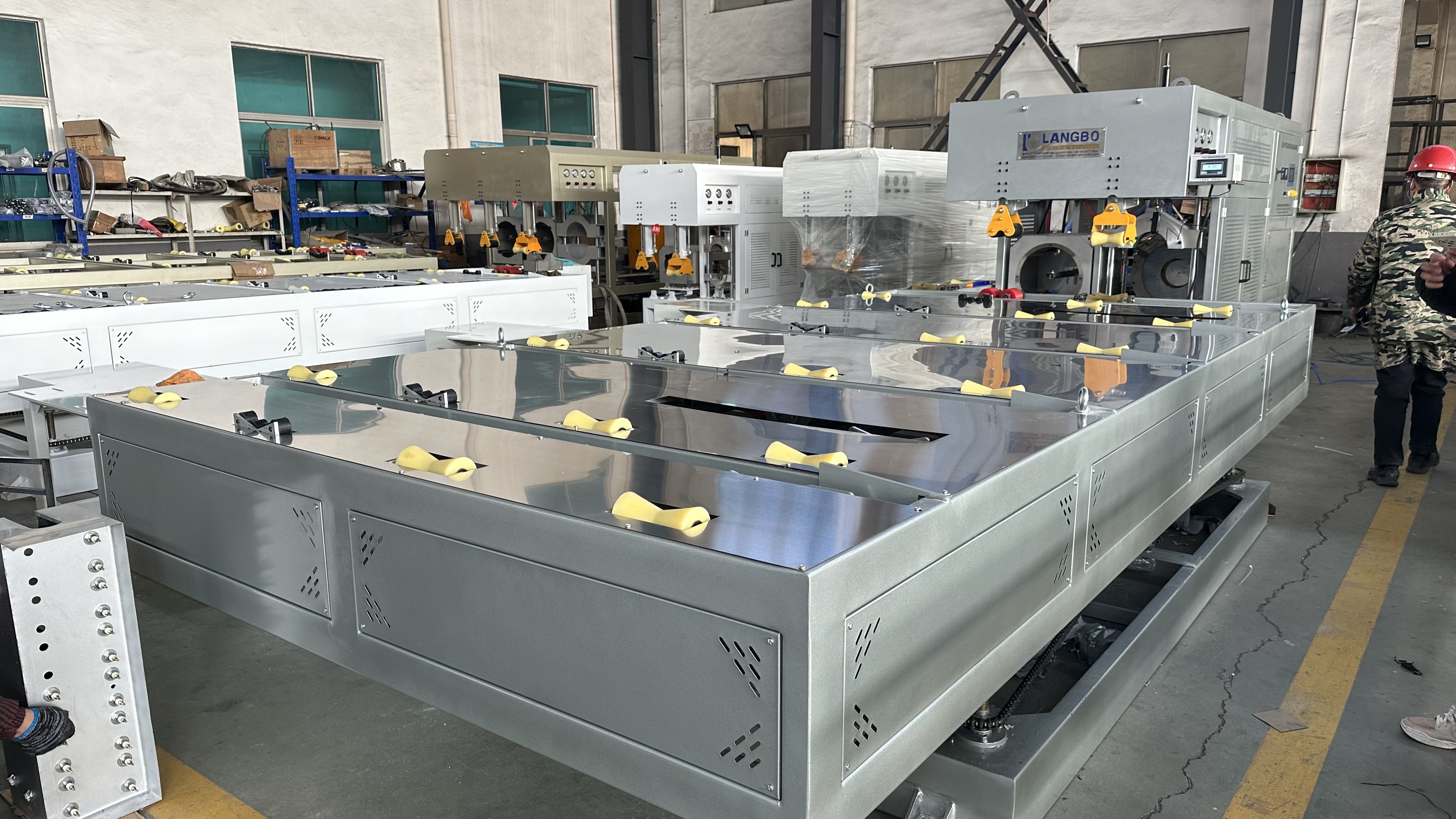 Dernière affaire concernant Pologne Pipe Belling Machine avec cas de projet de pesage intégré