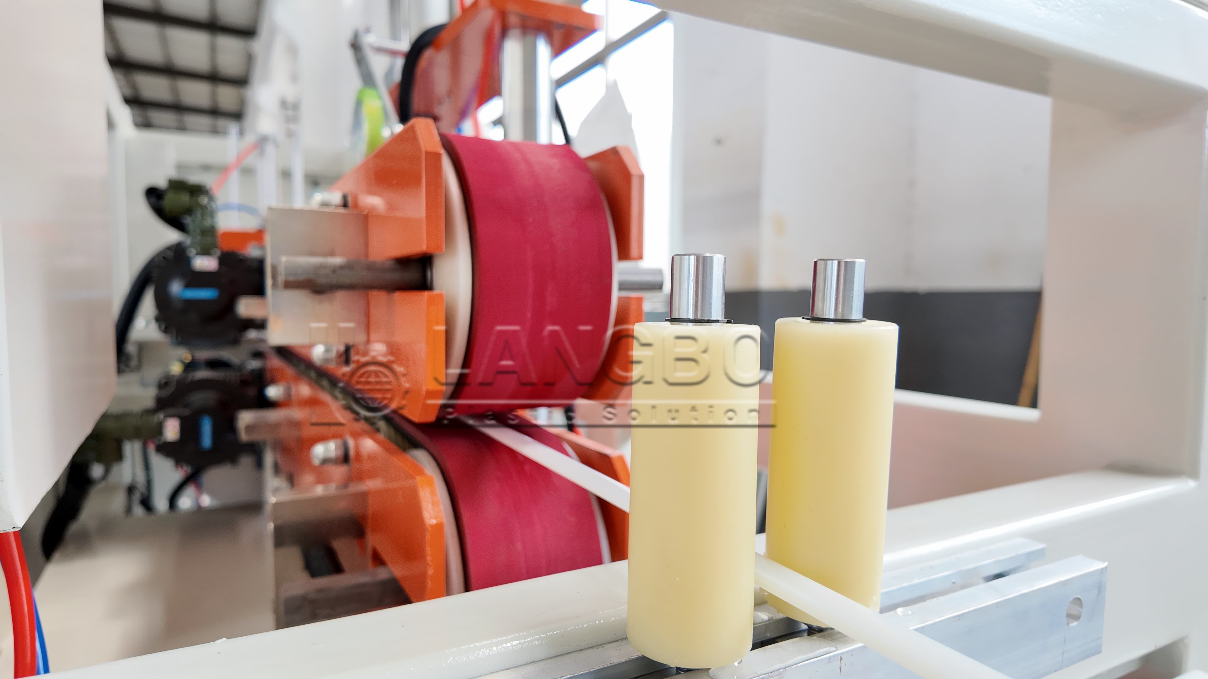 Dernière affaire concernant Stable PC Light Tube Manufacturing Achieved with Extrusion Line in Israel LED Industry