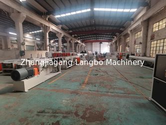 Zhangjiagang Langbo Machinery Co. Ltd. ligne de production en usine
