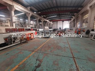 Zhangjiagang Langbo Machinery Co. Ltd. ligne de production en usine