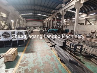 Zhangjiagang Langbo Machinery Co. Ltd. ligne de production en usine