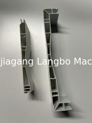 qualité  51/105 22kw Curtain PVC Profile Extrusion Line Conical Twin Screw Usine