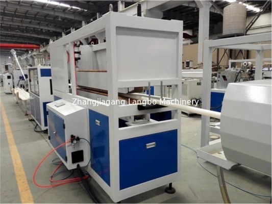 Machine automatique d'extrusion de tuyaux en PVC