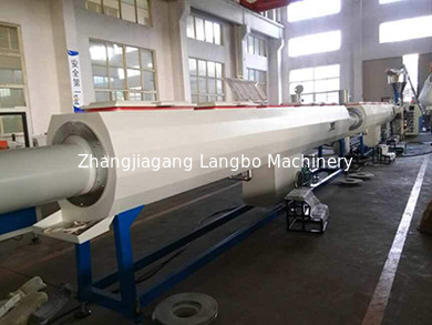 Ligne tube isolant en plastique d'extrusion de tuyau de PVC d'eaux usées de machine