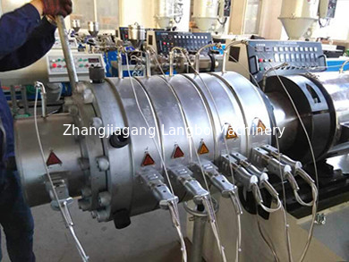 Machine jumelle conique de fabrication de tuyau de PVC de vis avec la machine de Belling