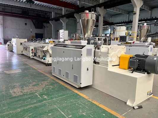 150-250KG/H extrudeuse de haute qualité de tuyau de PVC de la capacité 16-160mm