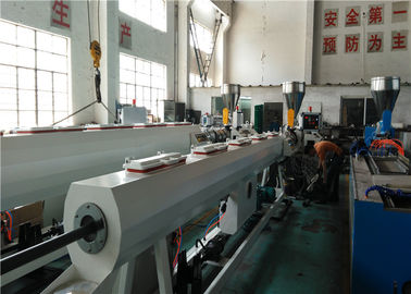 Le PVC jumeau conique en plastique de boudineuse à vis sifflent la machine d'Extrudsion