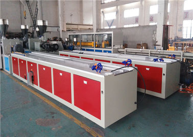Extrudeuse de panneaux de profilés en PVC bande de scellement de clôture PC machine à extruder des feuilles creuses