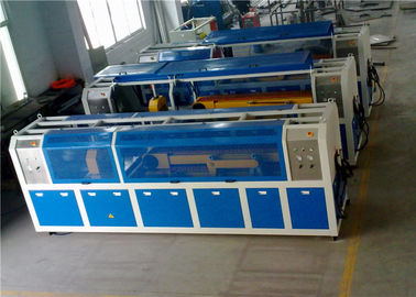 Machine de panneau de mur de la vitesse WPC du produit 350KG/H, chaîne de production de profil du contrôle WPC de PLC