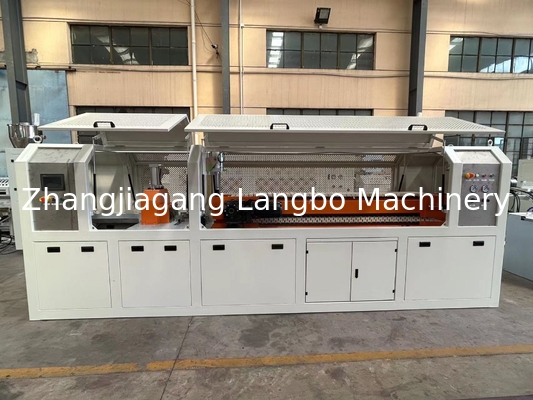 Améliorer le processus de production 1180mm PVC Profil de fenêtre machine de fabrication deux voies