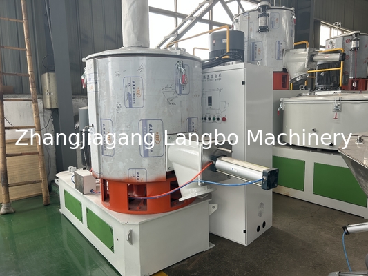 300/600 machine en plastique de mélangeur de contrôle de PLC 11 kilowatts pour préparer la matière première de PVC
