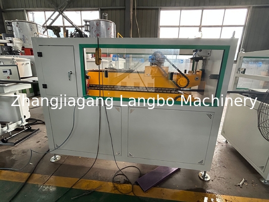 Extrudeuse de profilés en PVC de 55 kW pour une extrusion de profilés lisse et précise