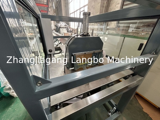 Ligne de production de machines d'extrusion de profilés de panneaux muraux de clôtures de fenêtres en PVC en plastique personnalisé