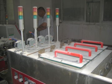 Le PVC des biens quatre vis de double siffle capacité 250KG/H/350KG/H de fabrication de machine