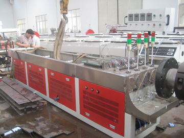 Le PVC des biens quatre vis de double siffle capacité 250KG/H/350KG/H de fabrication de machine