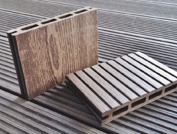 Ligne de production professionnelle d'extrusion de panneaux composites pour revêtements de sol à profilés en bois plastique