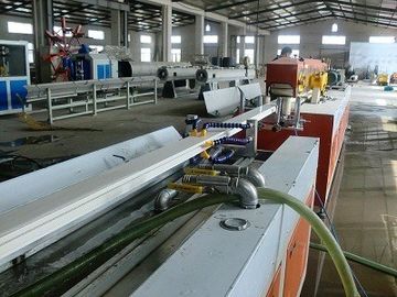 350 kg/h Capacité de la machine d'extrusion de PVC pour la ligne de fabrication de profilés en plastique avec des additifs de matière première en PVC