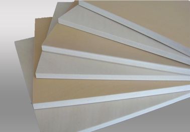 Ligne de production de panneaux de plafond en PVC Machine d'extrusion automatique pour la fabrication de panneaux en plastique