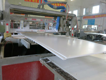 Système d'extrusion de profilés en PVC de 350 kg/h avec technologie de contrôle intelligent