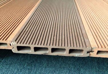 ligne d'extrusion de profil de 380v WPC haut produit de la chaleur/résistance aux chocs