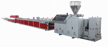 Extrusion de Co/chaîne de production gravante en refief de WPC corrosion/résistance de vieillissement
