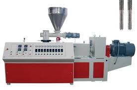 Le PVC jumeau conique en plastique de boudineuse à vis sifflent la machine d'Extrudsion