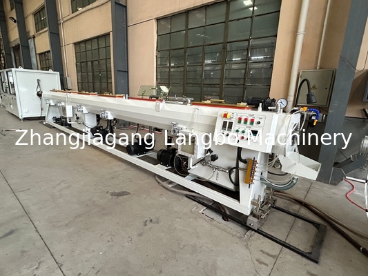 Ligne de production professionnelle de tuyaux en PVC de 380 V à 50 Hz pour la fabrication de tuyaux d'alimentation en eau
