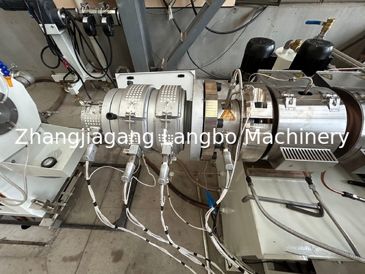 Ligne de production professionnelle de tuyaux en PVC de 380 V à 50 Hz pour la fabrication de tuyaux d'alimentation en eau