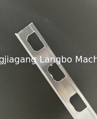 Machine d'extrusion de profilés en PVC lourds