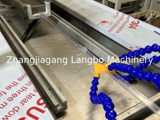 Extrudeuse de tuyaux en fil de plastique de 1180 mm avec extrudeuse à double vis conique