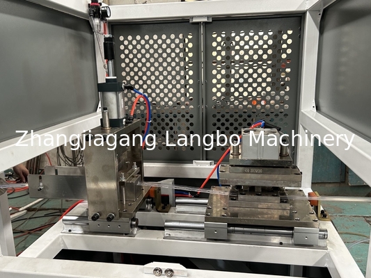 Machine d'extrusion de profilés en PVC lourds