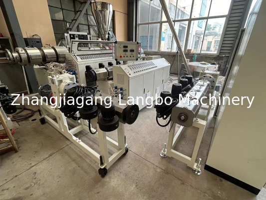 Machine de fabrication de profilés en PVC de 1180 mm avec des additifs en poudre de PVC pour répondre aux exigences des clients