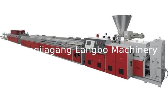 Machine WPC bois plastique composite revêtement de sol creux solide revêtement de sol de pont Post profil composite rail ligne de production d'extrusion