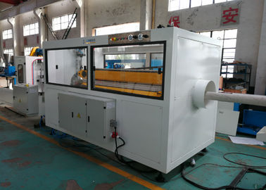 Ligne chaîne d'extrusion de tuyau d'UPVC/PVC de production en plastique complètement automatique de tuyau