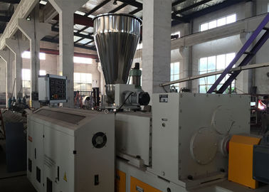 Ligne en plastique d'extrusion de tuyau de PVC avec la machine de Belling de tuyau