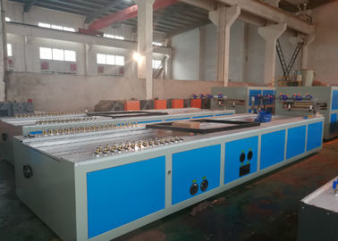 Compatibilité avec les moules de plusieurs tailles Extrudeuse de panneaux de profilés en PVC PC Machine de fabrication d'extrusion de feuille creuse