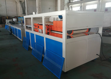 Chaîne de production en plastique de profil de porte de fenêtre de PVC pour le profil de fenêtre et de porte