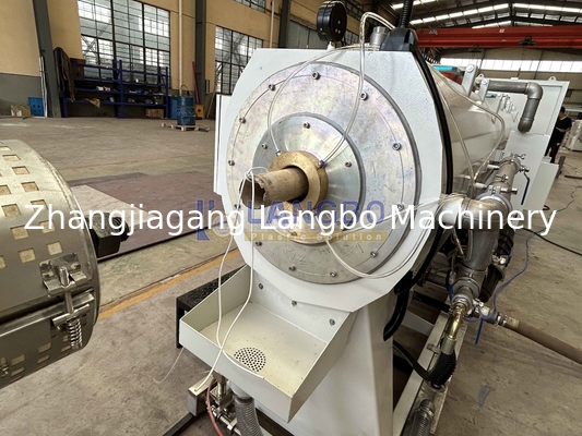 Ligne d'extrusion de tuyaux en PVC 20mm 25mm 32mm 40mm 50mm 63mm 75mm 90mm 110mm Ligne d'extrusion de production de tubes en plastique