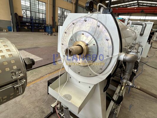 Ligne de production d'extrudeuse de tuyaux en PVC personnalisable pour conduits d'irrigation agricole, contacteur  ou SCHNEIDER