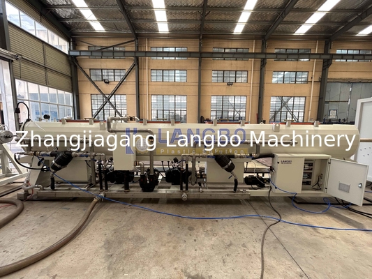 Machine de fabrication de tuyaux en PVC de 75 à 250 mm, de conduits électriques et d'alimentation en eau