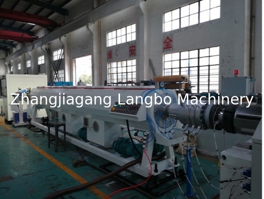 Ligne d'extrusion de tuyaux en PVC de 50-200 mm / machine de fabrication de tuyaux en PVC / ligne de production de tuyaux en PVC