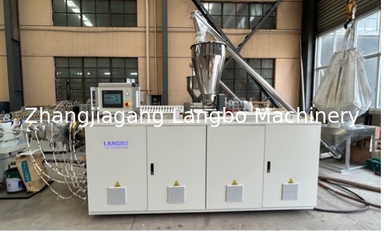Machine de fabrication de tuyaux en PVC de 75 à 250 mm, de conduits électriques et d'alimentation en eau