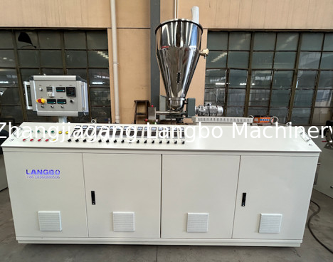 Ligne de production de machines d'extrusion de tuyaux en PVC et CPVC en plastique personnalisable