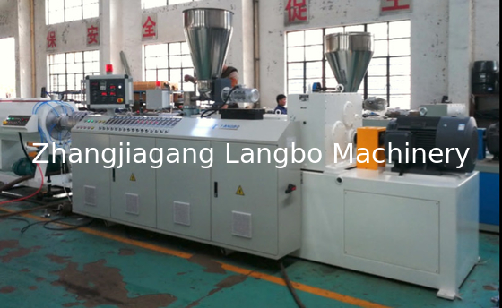 Ligne de production de la machine d'extrusion de tuyaux en PVC