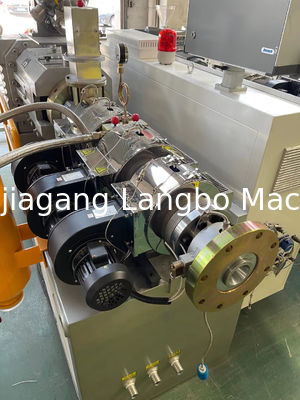 Ligne de production de tuyaux d'eau en PVC plastique, machine de fabrication de tuyaux en PVC avec extrudeuse haute performance à des prix attractifs