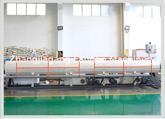 Machine de fabrication de tuyaux de drainage en PVC à extrusion entièrement automatique, diamètre de vis 65/132 pour les grands projets
