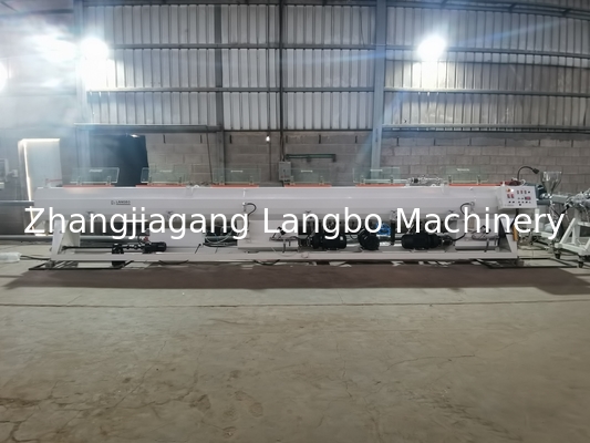 Ligne de fabrication de machines pour la production d'extrusion de tuyaux en PVC pour le drainage de corrugation