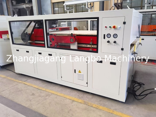 Ligne de fabrication de profilés en PVC à fenêtre Machine d'extrusion 1200 mm Ligne de production de panneaux de plafond en PVC avec machine de manutention automatique