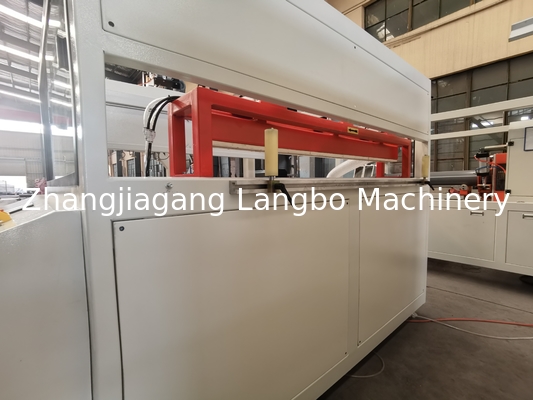 Ligne de production de machines de fabrication de profilés de portes et de fenêtres en PVC en plastique, y compris la machine à extruder